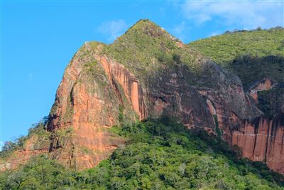 Amboro Nationalpark mit Berg